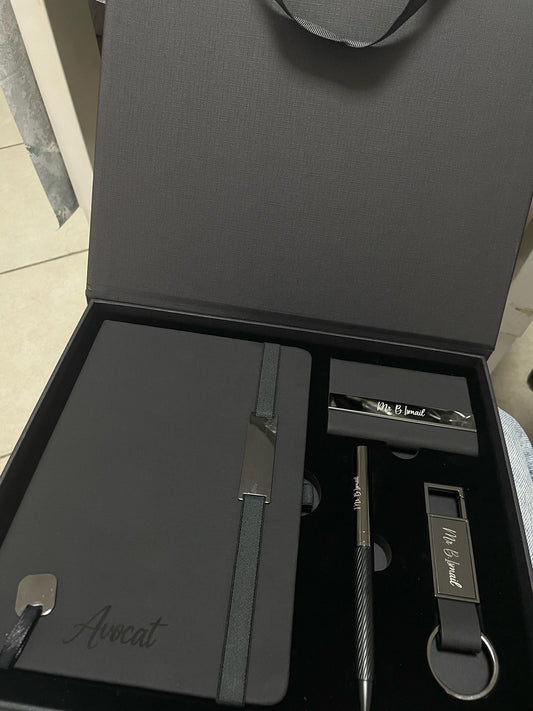 Coffret 4 Pièces Luxe Effet Jean – Gravure du Nom ou Logo, Maroc