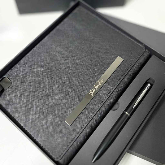 Signature Élégante Noir – Coffret Carnet & Stylo Gravés | Gifts House